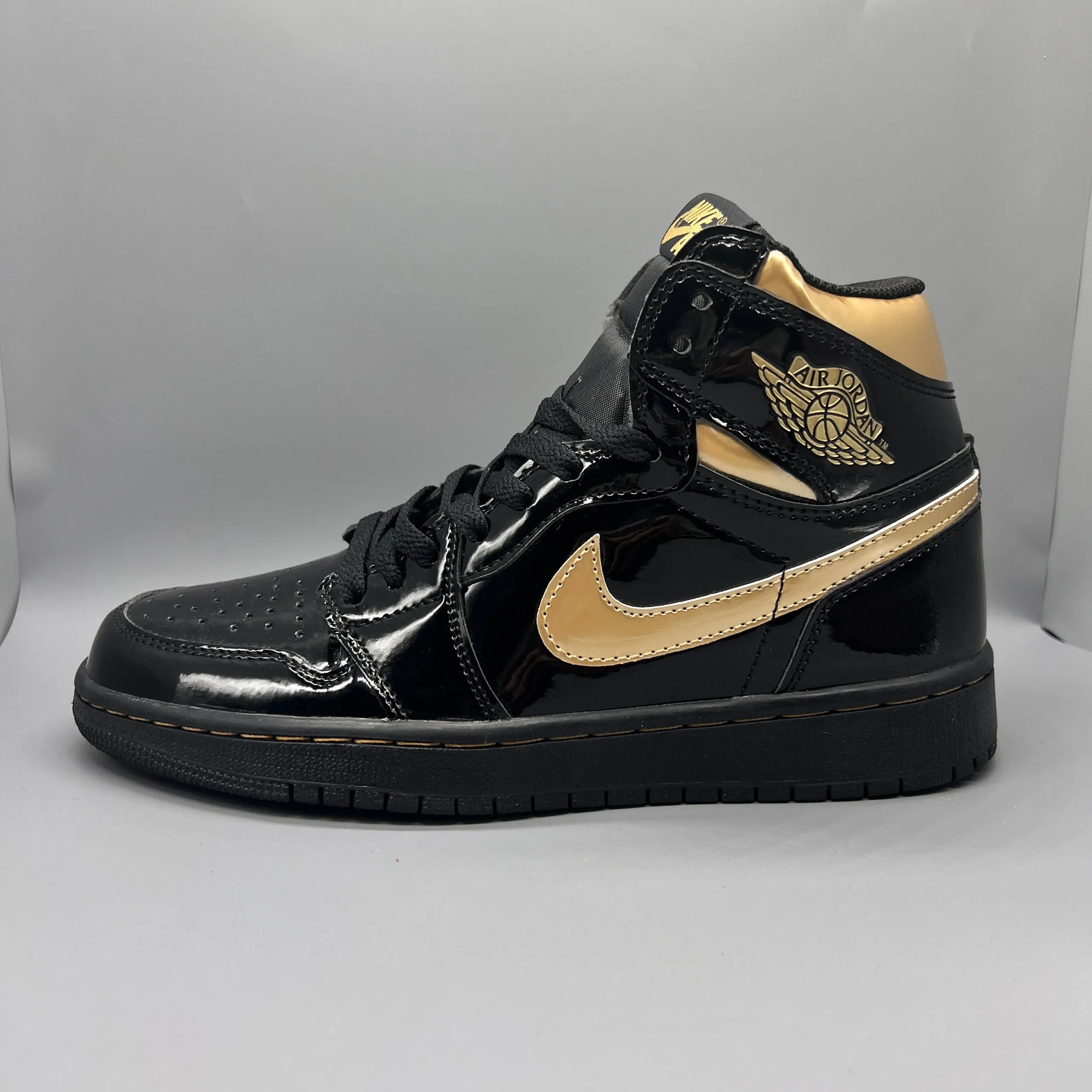 Air Jordan 1 Retro High OG "Black Metallic Gold" Shoes Sneakers – nk0005530 - Image 4